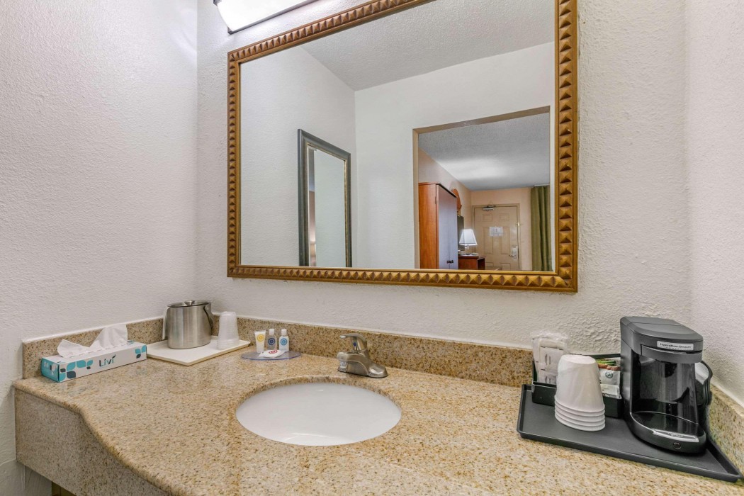 comfort inn and suites vancouver downtown city center