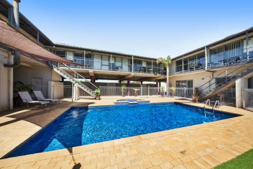 moonlight bay apartments