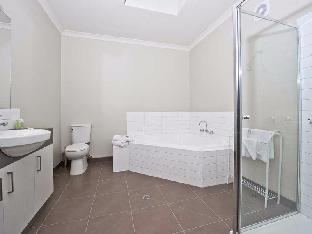 moonlight bay apartments