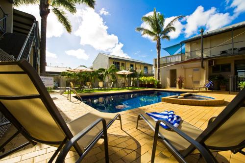 moonlight bay apartments