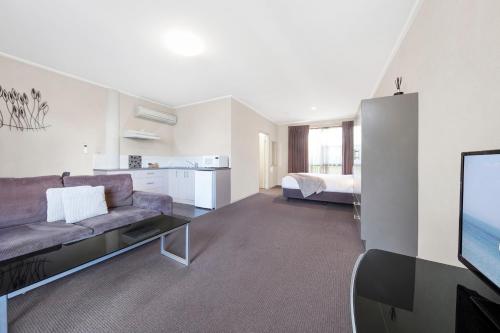 moonlight bay apartments