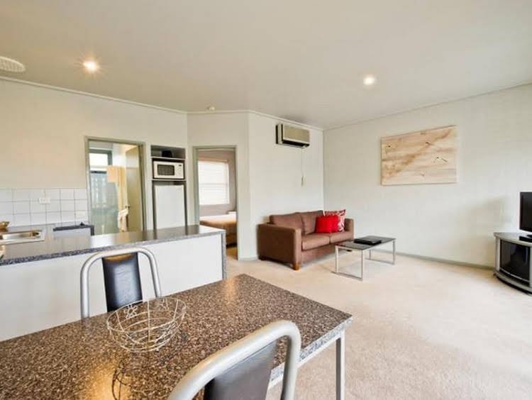 moonlight bay apartments