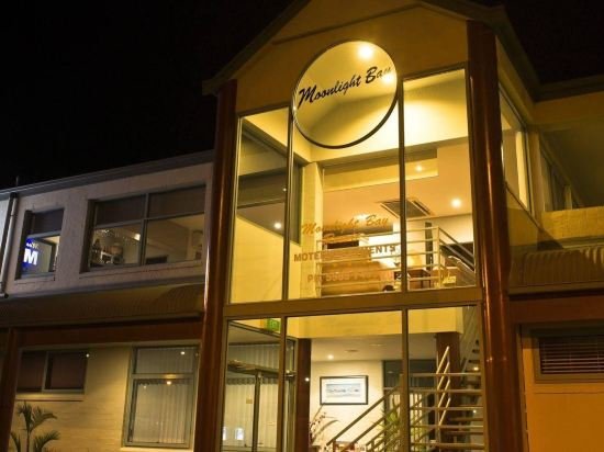 moonlight bay apartments