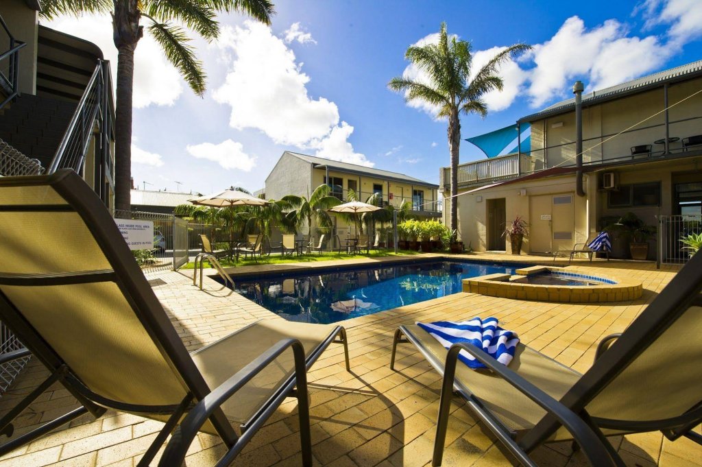 moonlight bay apartments