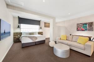 moonlight bay apartments