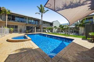moonlight bay apartments