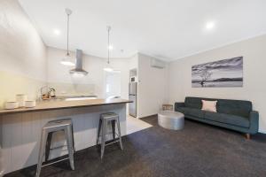 moonlight bay apartments