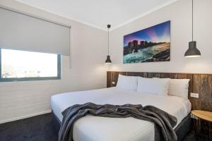 moonlight bay apartments