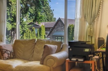 quite house near vancouver airport