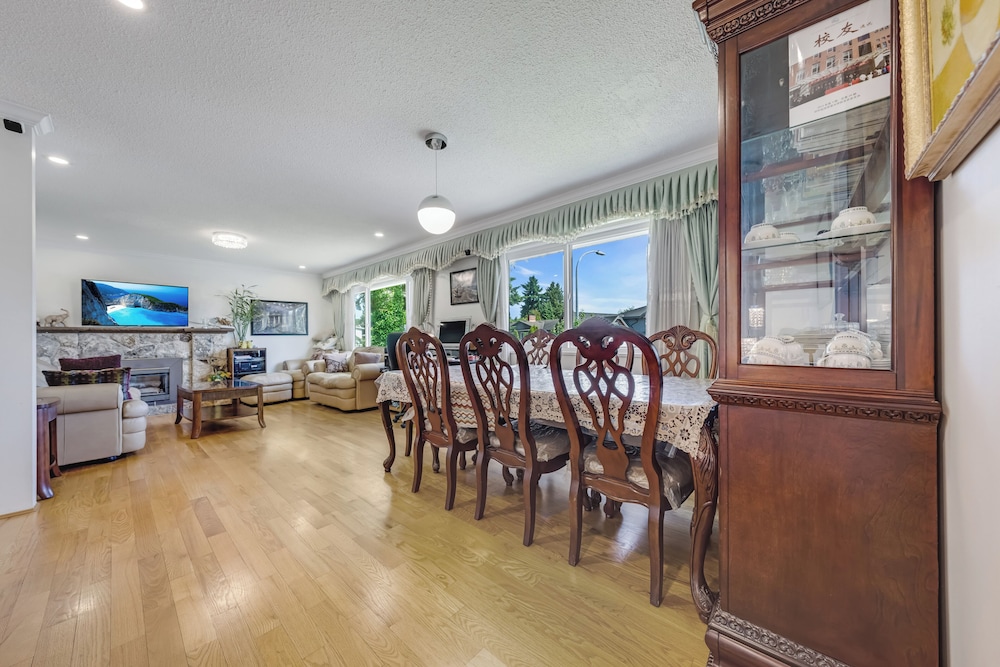 quite house near vancouver airport