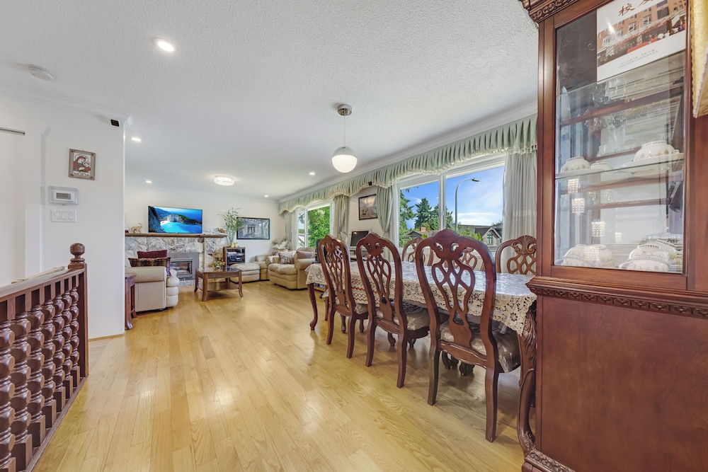 quite house near vancouver airport