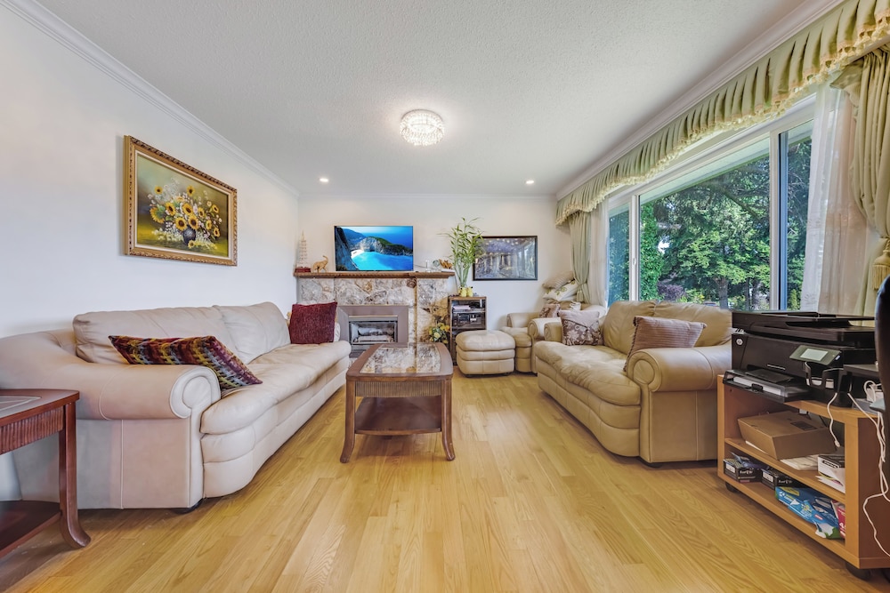 quite house near vancouver airport