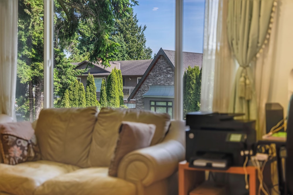 quite house near vancouver airport