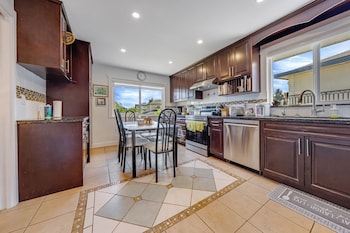 quite house near vancouver airport