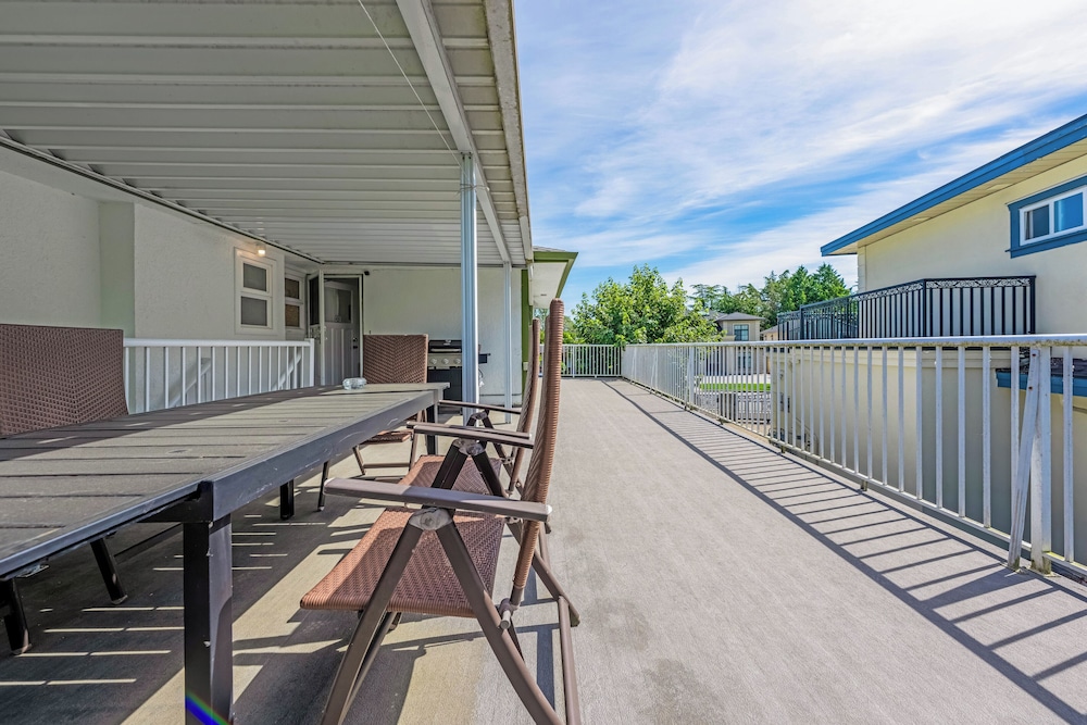 quite house near vancouver airport