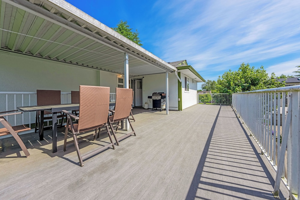 quite house near vancouver airport
