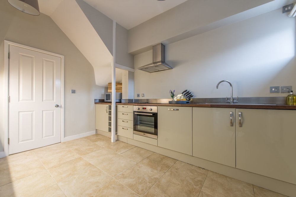 central apartment facing windsor castle