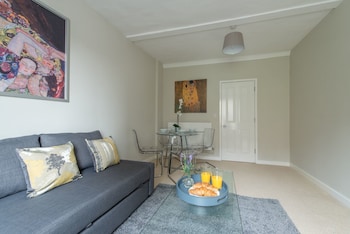 central apartment facing windsor castle