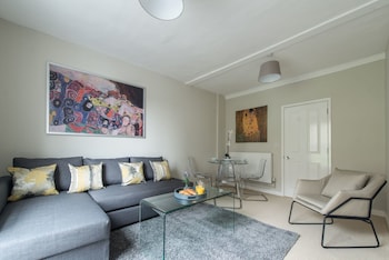 central apartment facing windsor castle