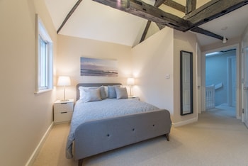 central apartment facing windsor castle