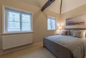 central apartment facing windsor castle