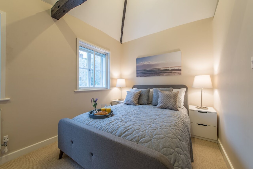 central apartment facing windsor castle