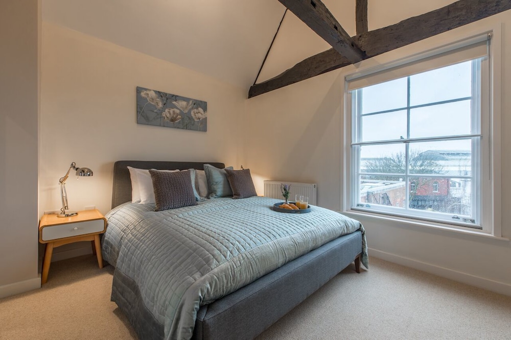 central apartment facing windsor castle