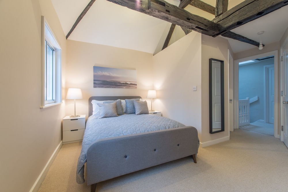 central apartment facing windsor castle