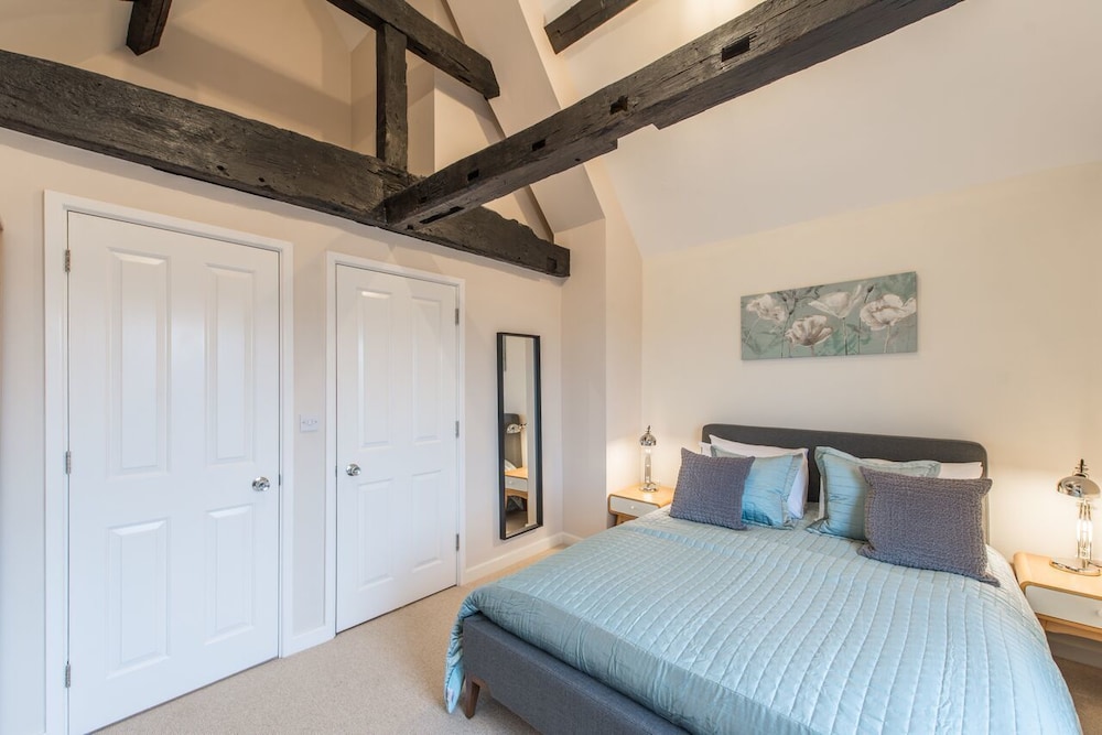 central apartment facing windsor castle