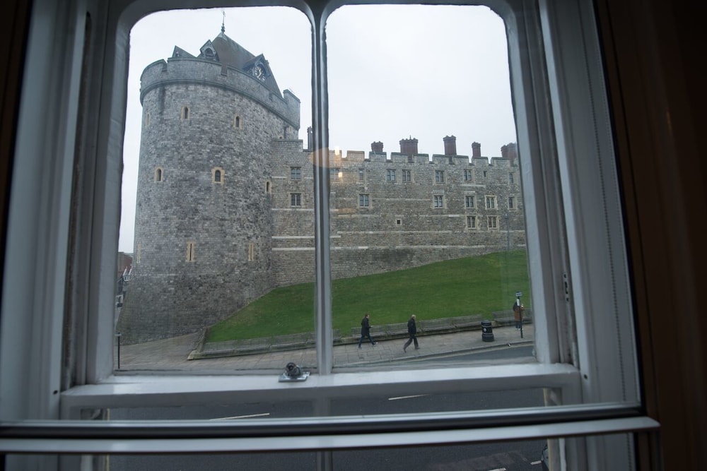 central apartment facing windsor castle