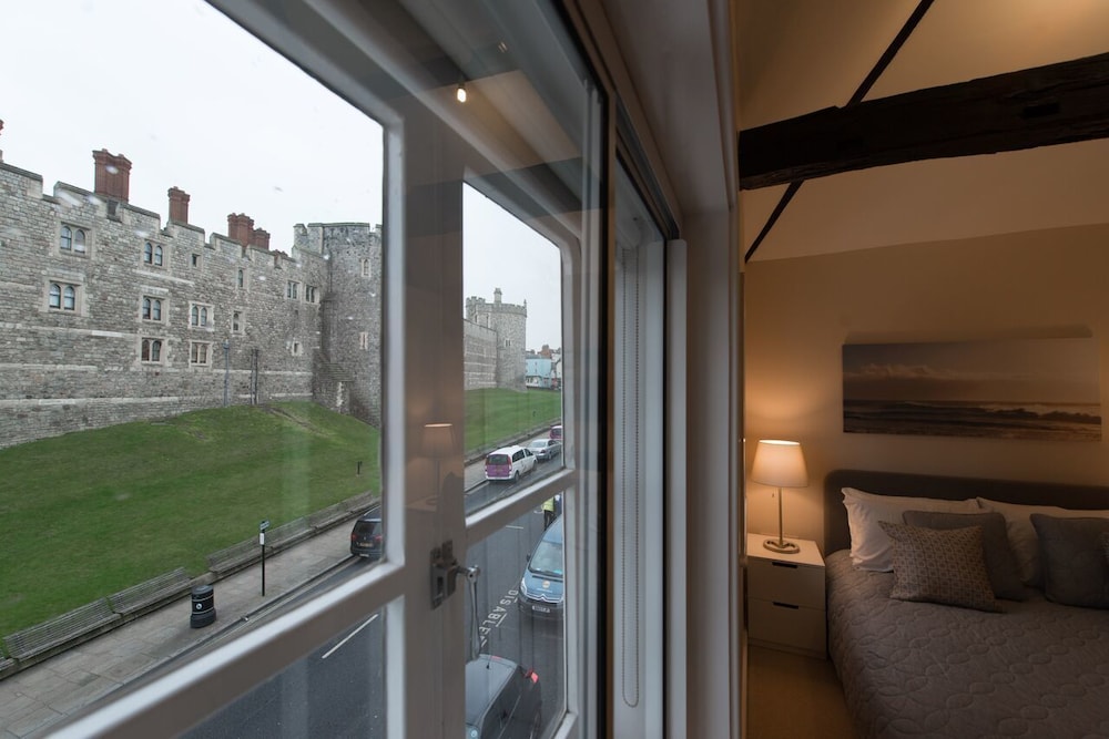 central apartment facing windsor castle