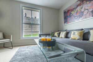 central apartment facing windsor castle