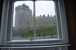 central apartment facing windsor castle
