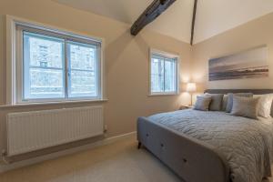 central apartment facing windsor castle