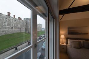 central apartment facing windsor castle