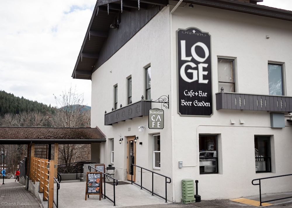 loge leavenworth downtown