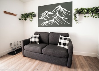 loge leavenworth downtown