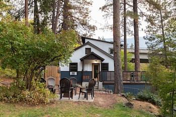 loge leavenworth downtown