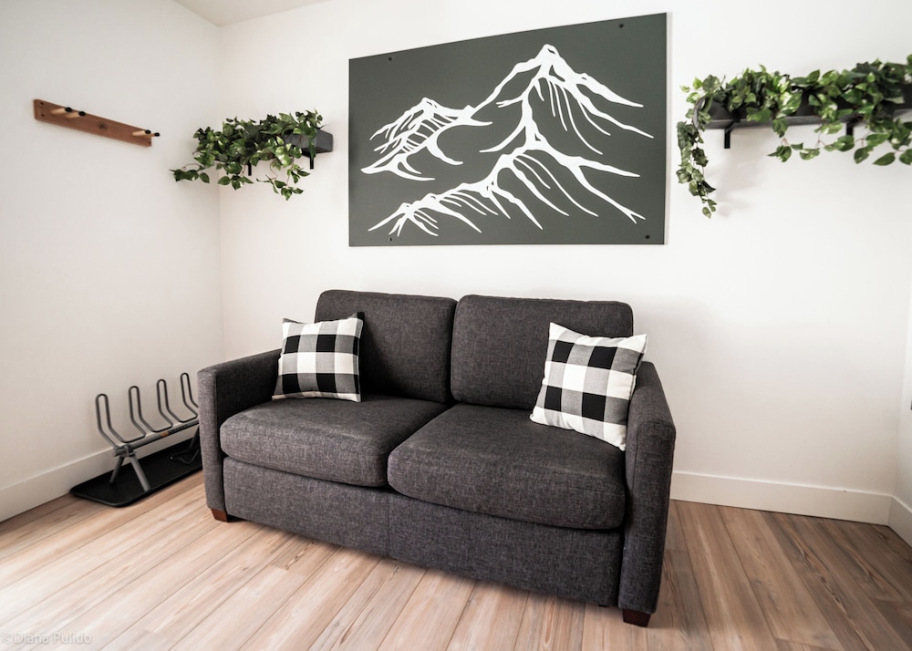 loge leavenworth downtown