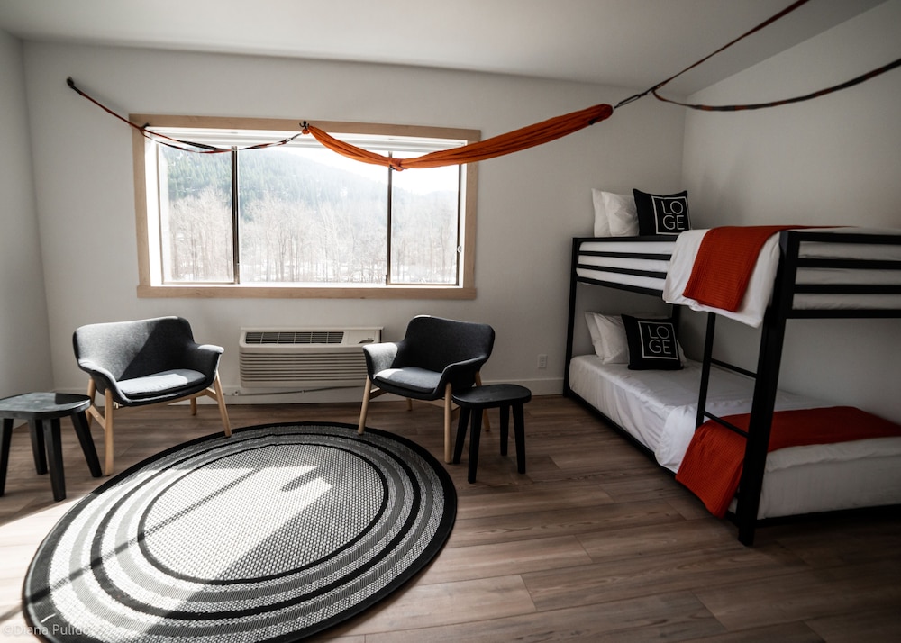 loge leavenworth downtown