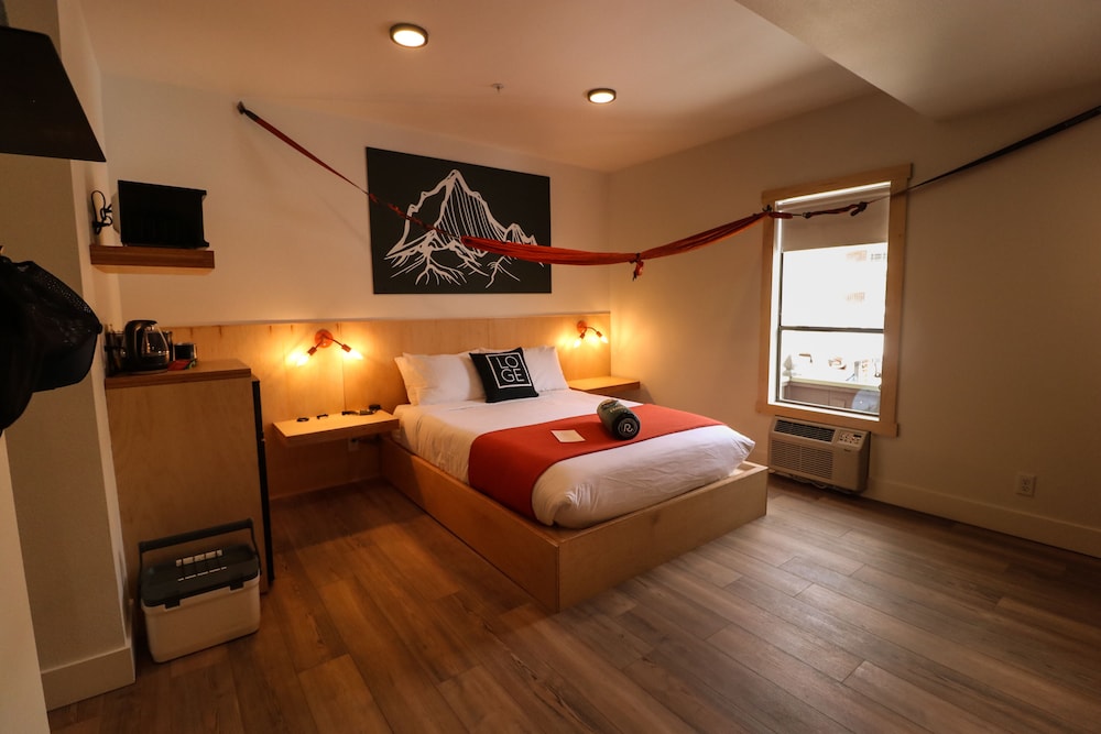 loge leavenworth downtown