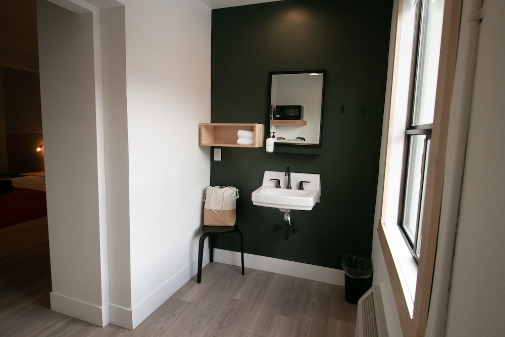 loge leavenworth downtown