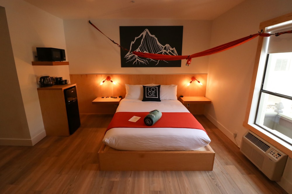 loge leavenworth downtown