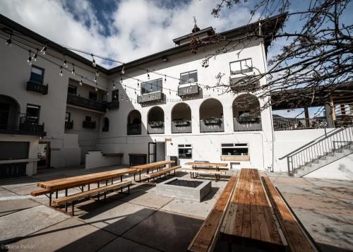 loge leavenworth downtown