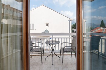 villa voinic 3