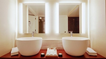 nobu hotel at caesars palace