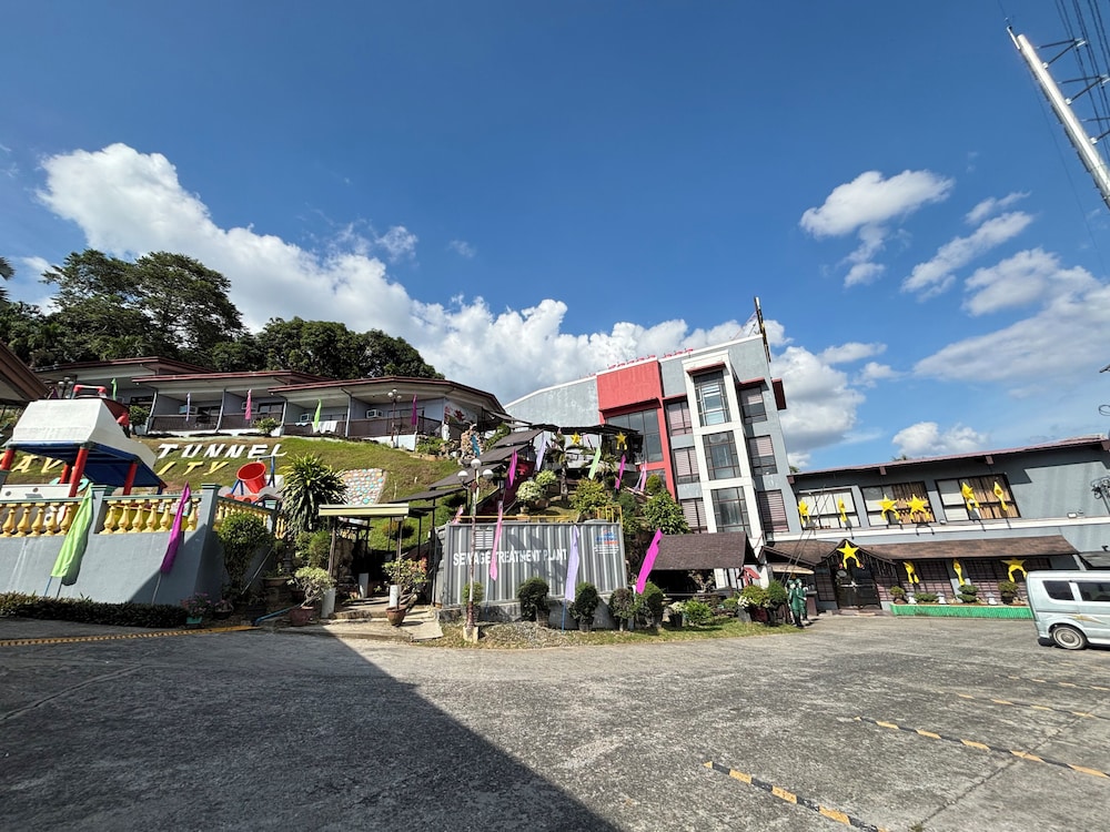 djapanese tunnel family resort