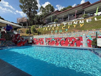 djapanese tunnel family resort