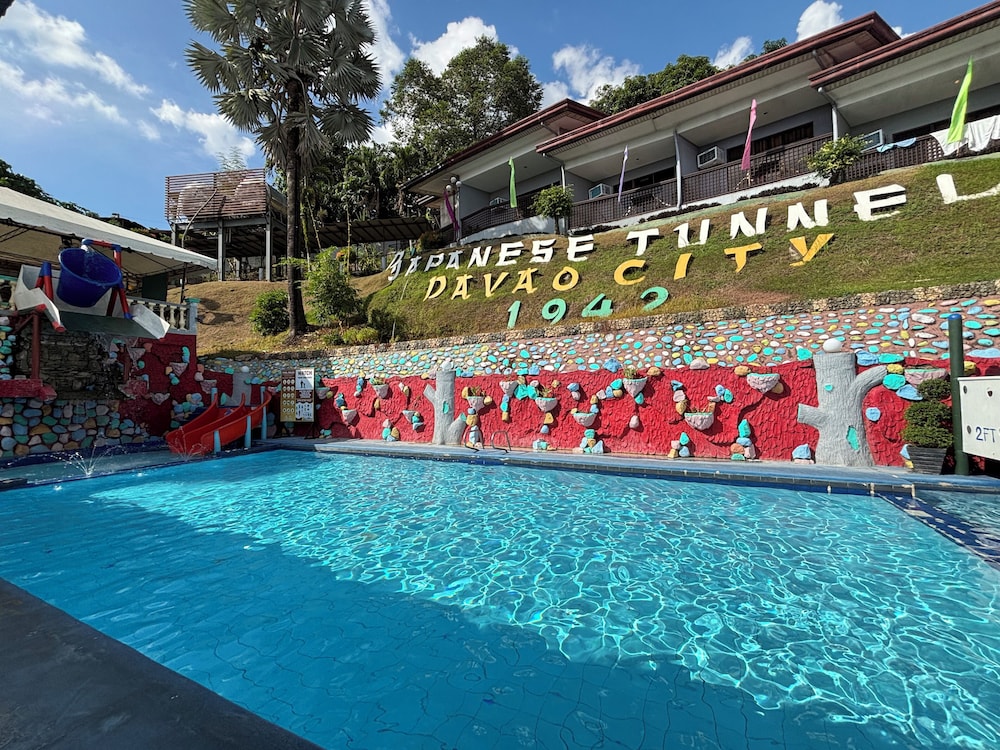 djapanese tunnel family resort