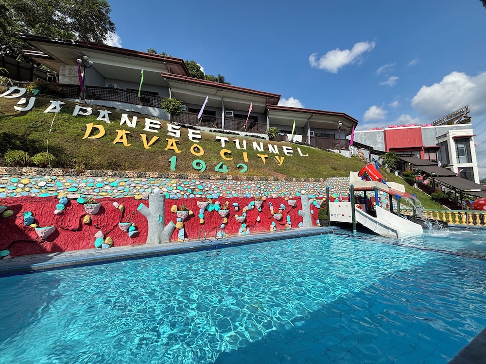 djapanese tunnel family resort